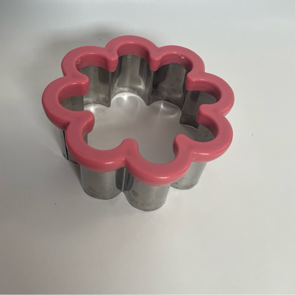 Flower Sandwich large Cookie CUTTER With Pink Comfort Grip 9 Petals Spring 3.5"